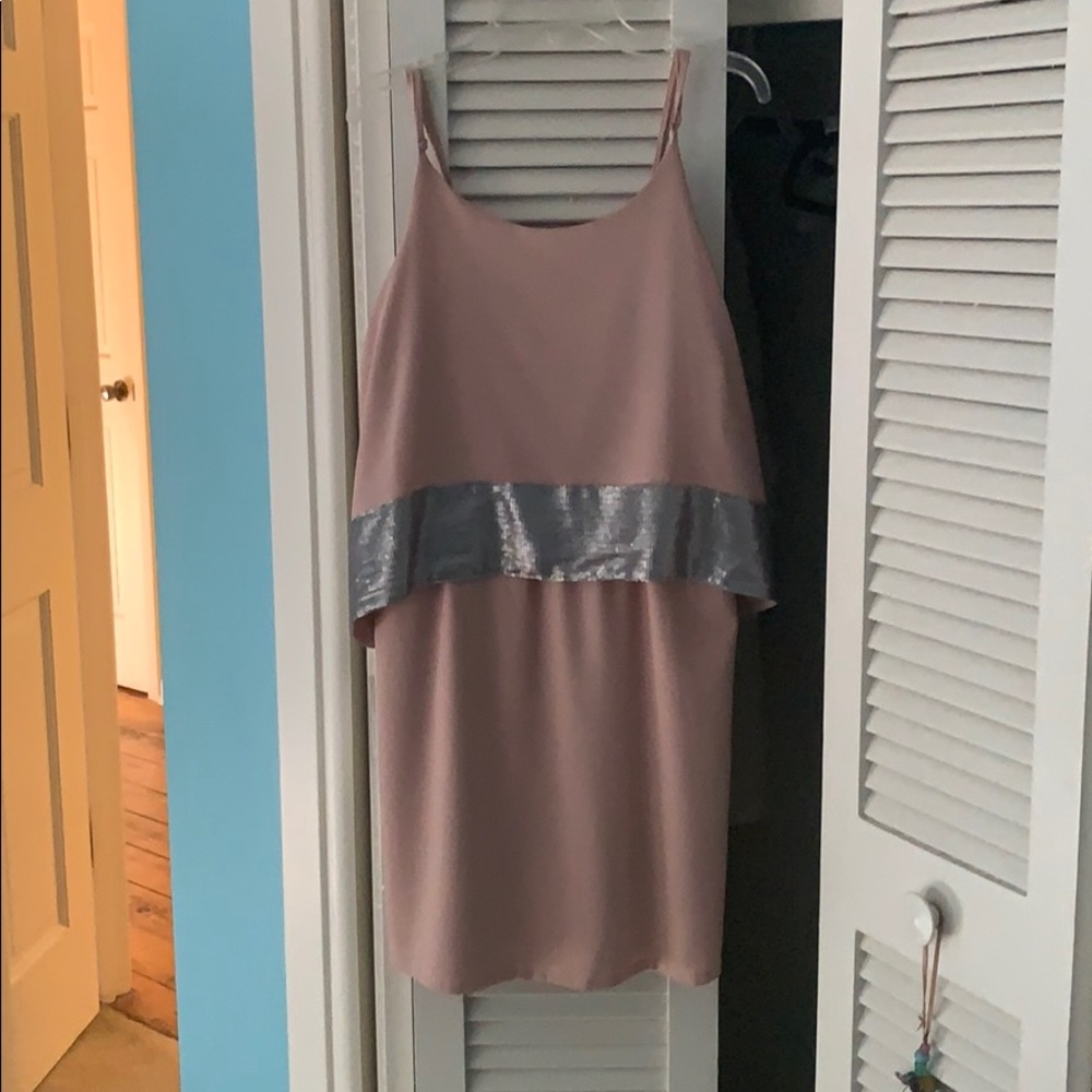 Super cute dress!